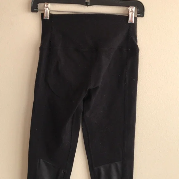 ALO YOGA Black Moto Leggings Size Small - Picture 11 of 12